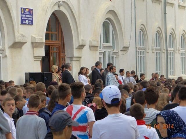 Inceput de an scolar liceul Al. Vlahuta Sendriceni05