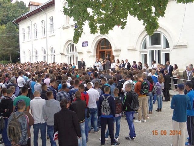 Inceput de an scolar liceul Al. Vlahuta Sendriceni07