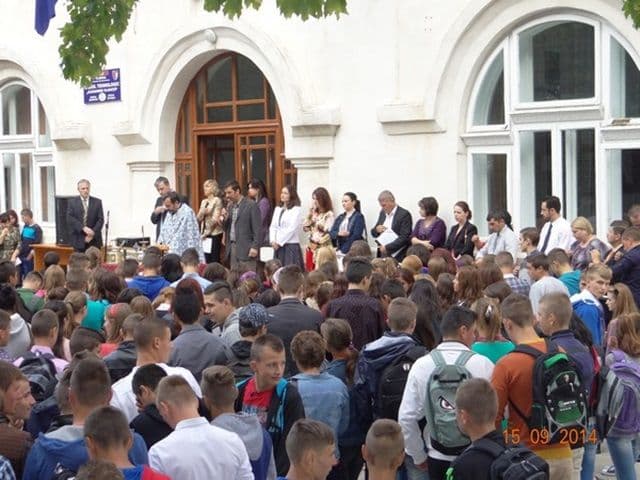 Inceput de an scolar liceul Al. Vlahuta Sendriceni08