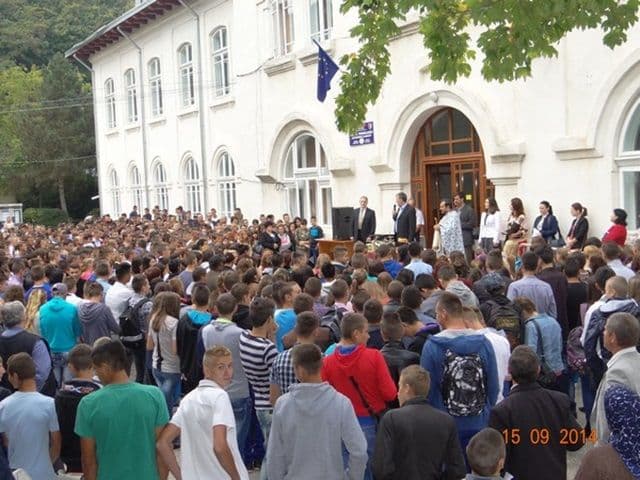 Inceput de an scolar liceul Al. Vlahuta Sendriceni13
