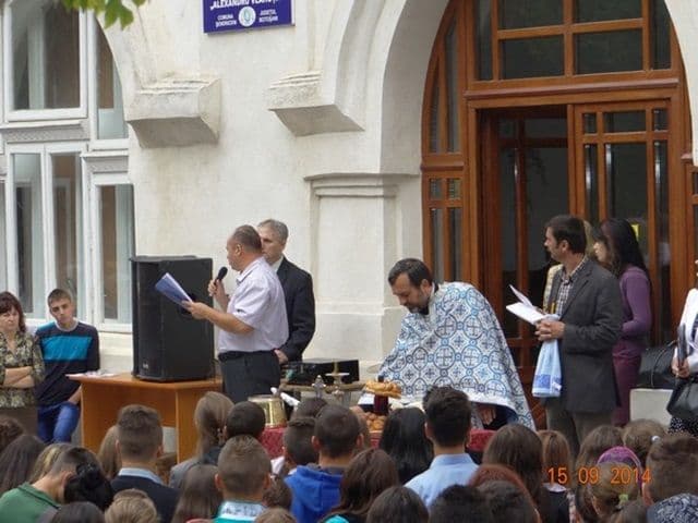 Inceput de an scolar liceul Al. Vlahuta Sendriceni14