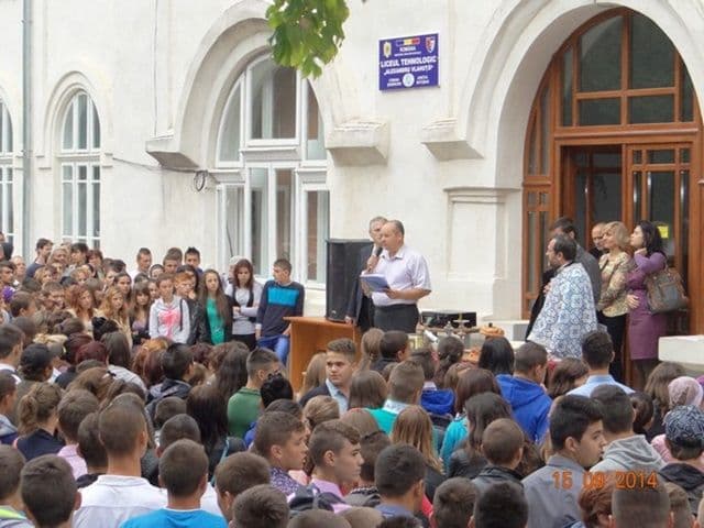 Inceput de an scolar liceul Al. Vlahuta Sendriceni15