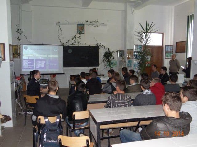 Liceul Al. Vlahuţă Şendriceni (8)