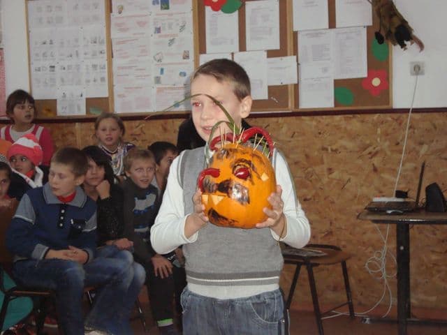 Scoala Lozna (2)