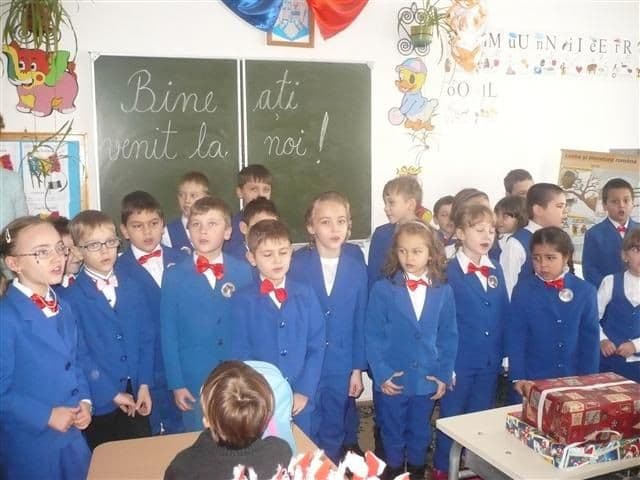 Dorohoi-Voluntariatul apropie oamenii 04