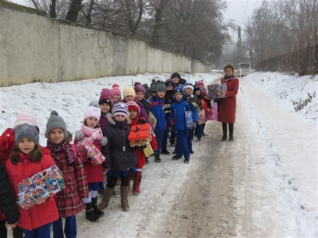 Dorohoi-Voluntariatul apropie oamenii 09