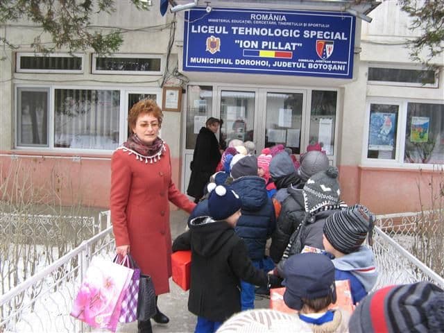 Dorohoi-Voluntariatul apropie oamenii 10