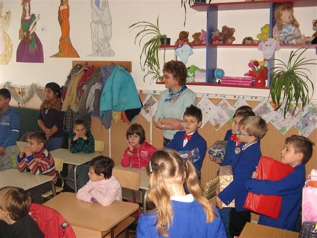 Dorohoi-Voluntariatul apropie oamenii 11