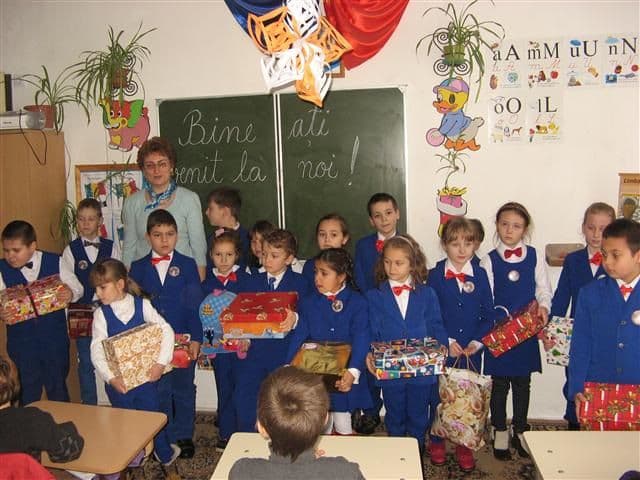 Dorohoi-Voluntariatul apropie oamenii 13