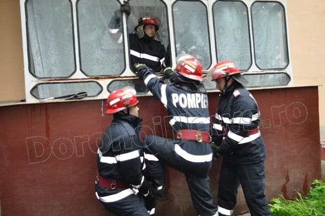 Barbat gasit mort in apartament_Dorohoi_03