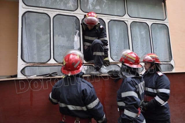 Barbat gasit mort in apartament_Dorohoi_02