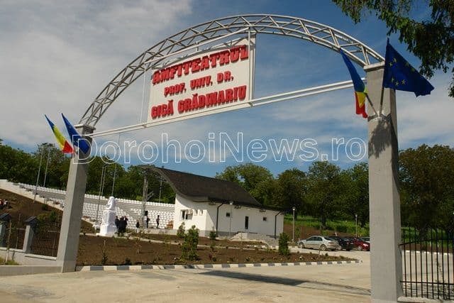 Amfiteatru inaugurat la Pomârla în prezenţa mai multor profesori universitari_1