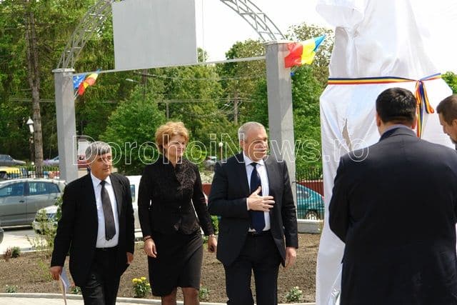 Amfiteatru inaugurat la Pomârla în prezenţa mai multor profesori universitari_5