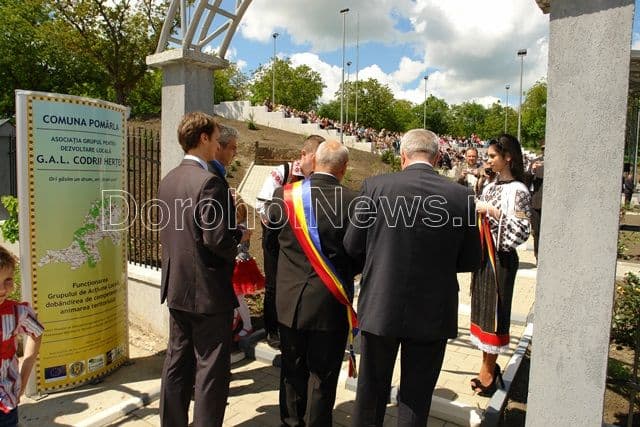 Amfiteatru inaugurat la Pomârla în prezenţa mai multor profesori universitari_8