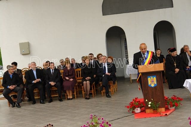 Amfiteatru inaugurat la Pomârla în prezenţa mai multor profesori universitari_15