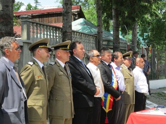 Eroi omagiati la Ibanesti_4