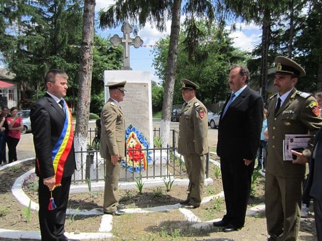 Eroi omagiati la Ibanesti_13