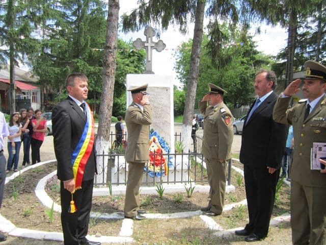 Eroi omagiati la Ibanesti_12