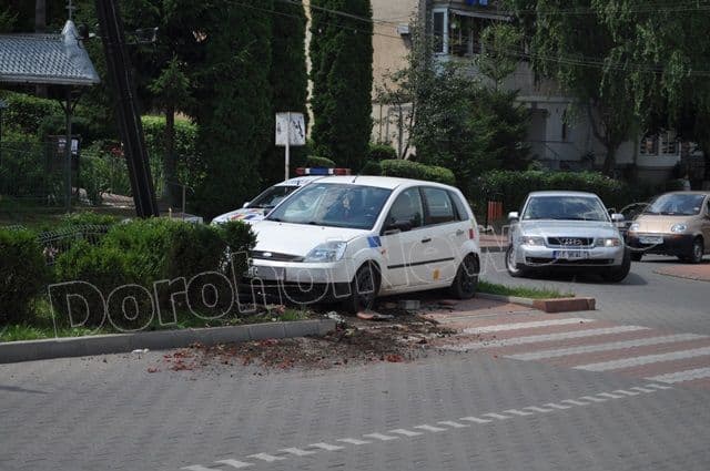 Accident pe Bulevardul Victoriei din Dorohoi_01