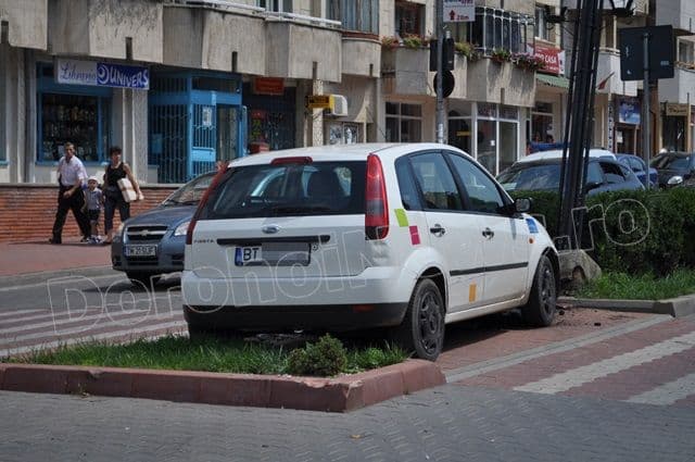 Accident pe Bulevardul Victoriei din Dorohoi_03