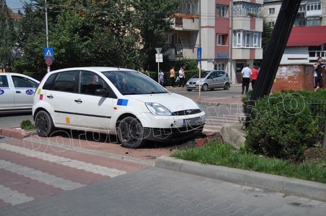 Accident pe Bulevardul Victoriei din Dorohoi_06