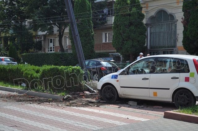 Accident pe Bulevardul Victoriei din Dorohoi_09