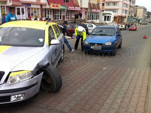 Accident pe Bulevardul Victoriei din Dorohoi_09