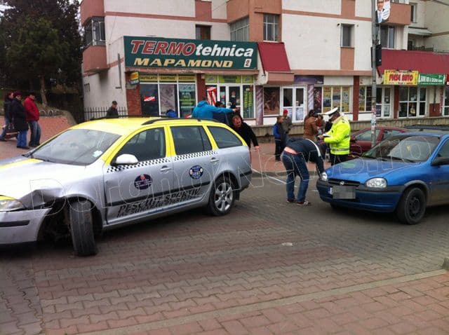 Accident pe Bulevardul Victoriei din Dorohoi_11