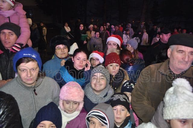 Pachete pentru copii de la Mos Craciun 2014_05