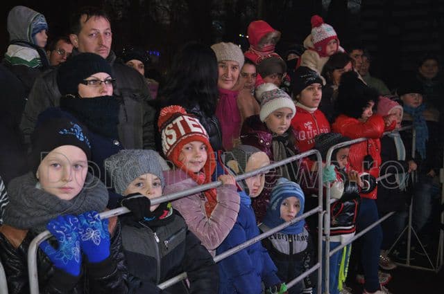 Pachete pentru copii de la Mos Craciun 2014_11