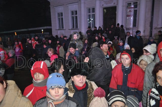 Pachete pentru copii de la Mos Craciun 2014_15