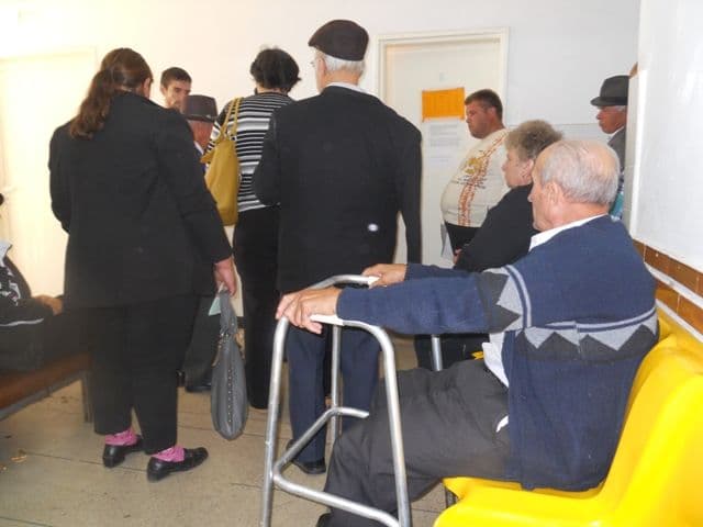 la rand alaturi de cei care se pot deplasa