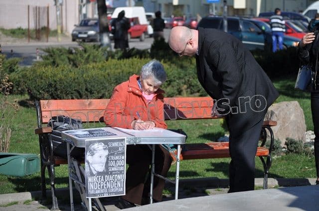 Semnaturi pentru Mircea Diaconu la Dorohoi_04