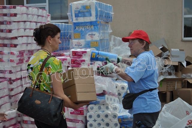 Ajutoare de la Crucea Rosie din Neuburg, Germania distribuite la Dorohoi_09