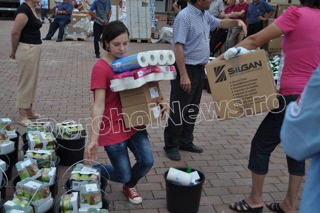Ajutoare de la Crucea Rosie din Neuburg, Germania distribuite la Dorohoi_13