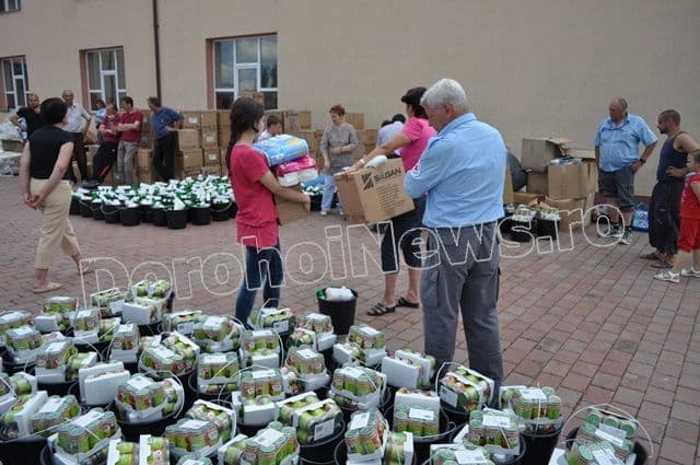 Ajutoare de la Crucea Rosie din Neuburg, Germania distribuite la Dorohoi_14