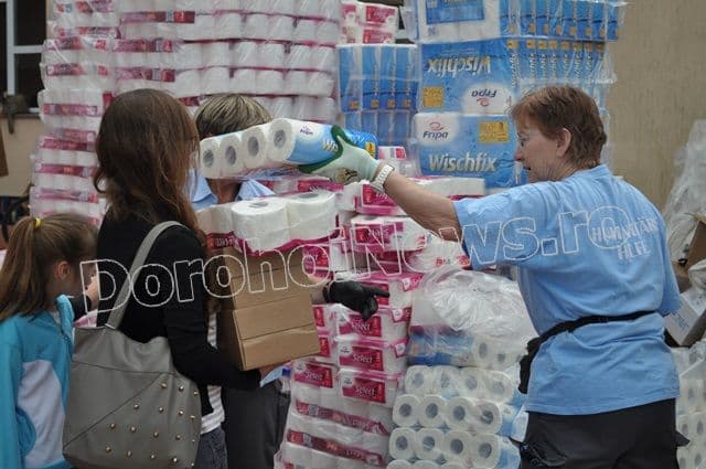 Ajutoare de la Crucea Rosie din Neuburg, Germania distribuite la Dorohoi_15