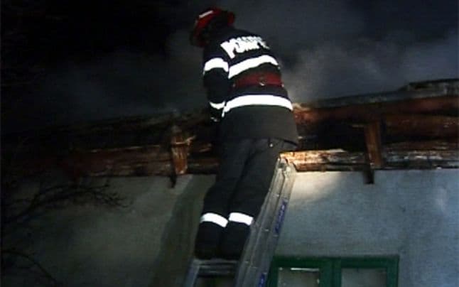 Dramă în prima zi din 2015: Un bărbat a murit carbonizat în propria casă! 
