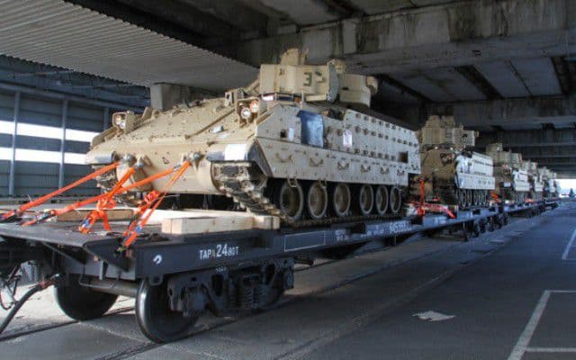 SUA trimit tancuri şi vehicule blindate în România