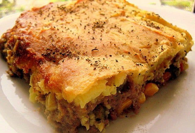 Plăcintă cu carne și cartofi