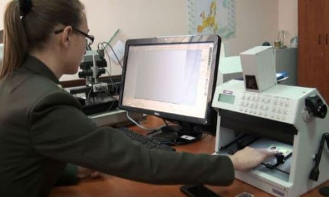Mașină cu acte false depistată de polițiștii botoșăneni
