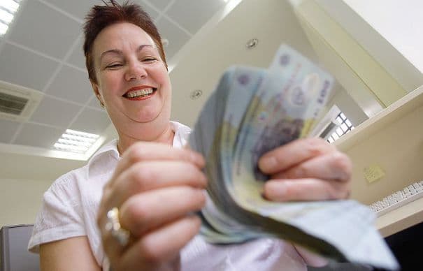 Statul ne ia jumătate din salariu