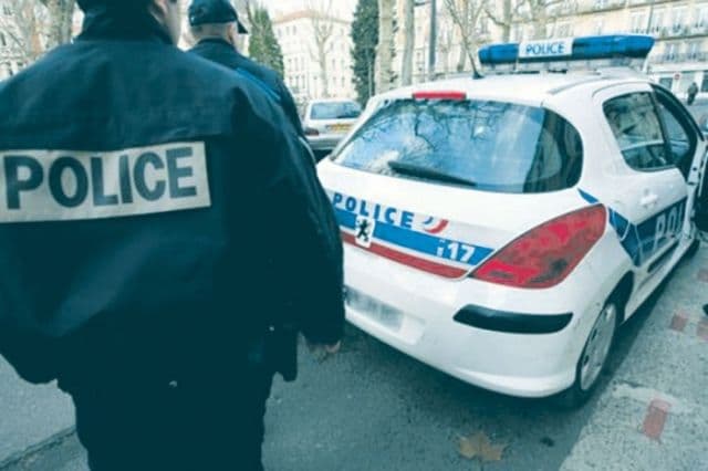 Un polițist care ancheta atentatul de la Charlie Hebdo s-a sinucis