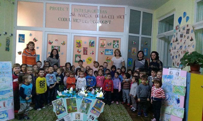 Porni Luceafărul... în cadrul proiectului „Carte frumoasă, cinste cui te-a scris” activitate desfășurată la Grădinița nr.6 Dorohoi - FOTO