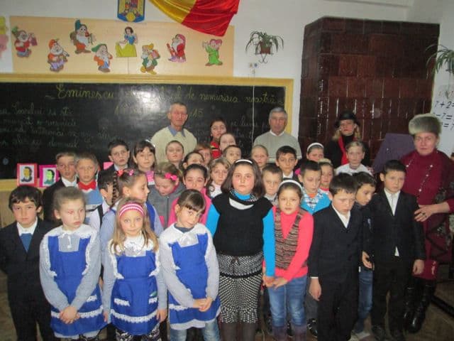 Ziua lui Mihai Eminescu sărbătorită la Şcoala Gimnazială „Dimitrie Pompeiu” Broscăuţi - FOTO