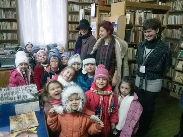 „PITICII” de la Grădiniţa „Ştefan cel Mare şi Sfânt” Dorohoi în vizită  la Biblioteca Municipală Dorohoi - FOTO