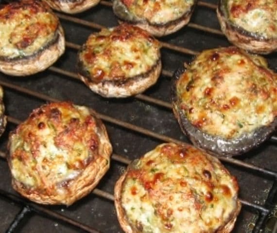 Ciuperci umplute cu piept de pui