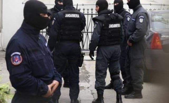 Descinderi la Prefectura Suceava. Procurorii DNA au percheziţionat biroul prefectului Florin Sinescu