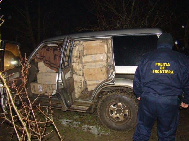 Peste 17.000 pachete de ţigarete descoperite de poliţiştii de frontieră - FOTO