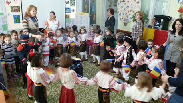 Ziua Unirii sărbătorită la Grădinița nr.6 Dorohoi în cadrul Proiectului Național „Curcubeul schimbării” - FOTO
